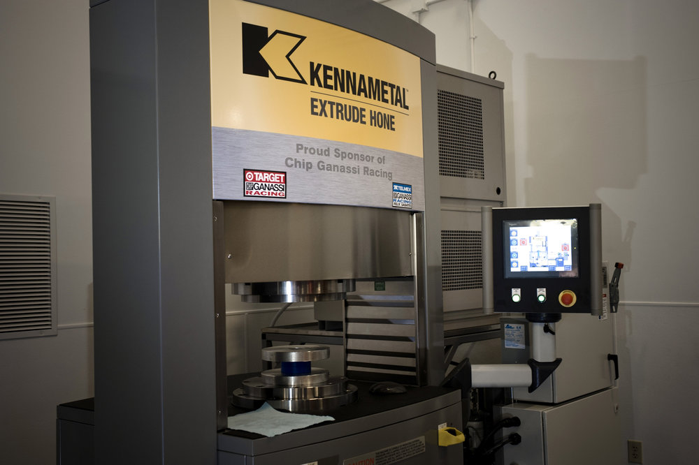 Современнейшие технологии обработки металлов резанием в рамках партнерства компаний Kennametal и Ganassi на гонках Indy